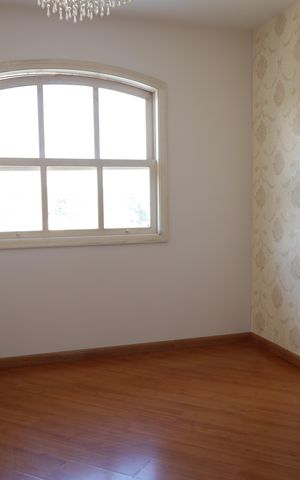 Casa à venda com 350m², 3 quartos e 3 vagasSuíte
