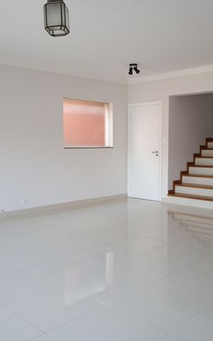 Casa à venda com 350m², 3 quartos e 3 vagasSala