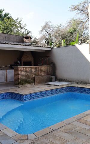 Casa à venda com 350m², 3 quartos e 3 vagasPiscina