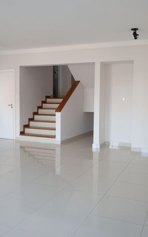 Casa à venda com 350m², 3 quartos e 3 vagasSala