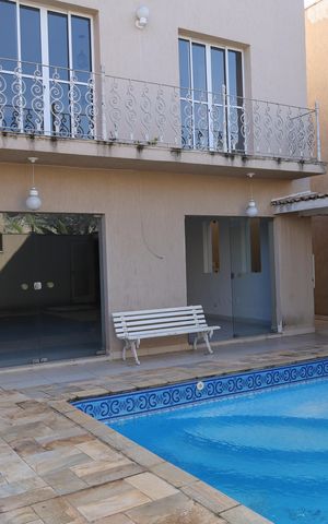 Casa à venda com 350m², 3 quartos e 3 vagasPiscina
