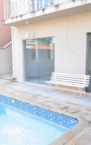 Casa à venda com 350m², 3 quartos e 3 vagasPiscina