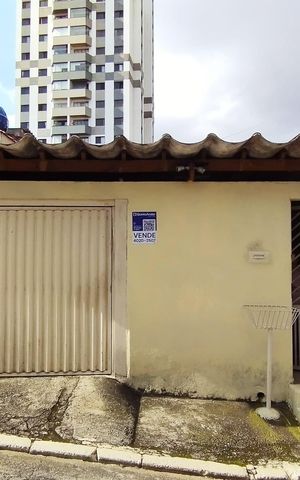 Casa à venda com 150m², 3 quartos e 2 vagas Casa à venda com 150m², 3 quartos e 2 vagasFachada