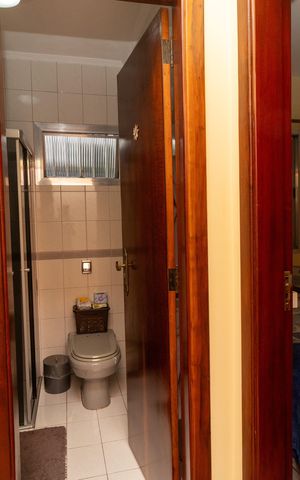 Casa à venda com 233m², 5 quartos e 6 vagas Casa à venda com 233m², 5 quartos e 6 vagasQuarto 2