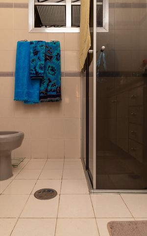 Casa à venda com 233m², 5 quartos e 6 vagas Casa à venda com 233m², 5 quartos e 6 vagasBanheiro da Suíte