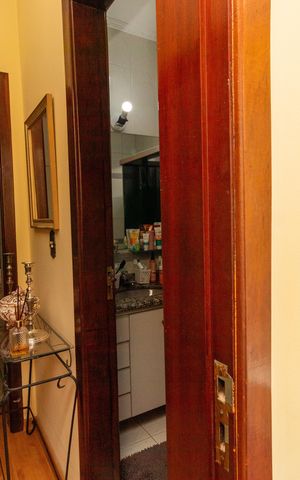Casa à venda com 233m², 5 quartos e 6 vagas Casa à venda com 233m², 5 quartos e 6 vagasBanheiro do Corredor