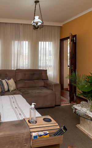 Casa à venda com 233m², 5 quartos e 6 vagas Casa à venda com 233m², 5 quartos e 6 vagasSala