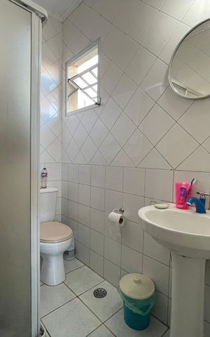 Casa à venda com 170m², 4 quartos e 2 vagas Casa à venda com 170m², 4 quartos e 2 vagasBanheiro 2