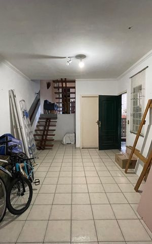 Casa à venda com 170m², 4 quartos e 2 vagas Casa à venda com 170m², 4 quartos e 2 vagasSala