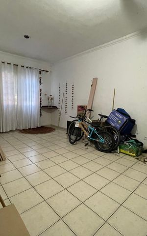 Casa à venda com 170m², 4 quartos e 2 vagas Casa à venda com 170m², 4 quartos e 2 vagasSala
