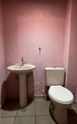 Casa à venda com 170m², 4 quartos e 2 vagas Casa à venda com 170m², 4 quartos e 2 vagasBanheiro 1