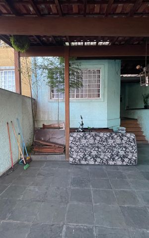 Casa à venda com 170m², 4 quartos e 2 vagas Casa à venda com 170m², 4 quartos e 2 vagasGaragem