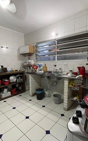 Casa à venda com 170m², 4 quartos e 2 vagas Casa à venda com 170m², 4 quartos e 2 vagasCozinha