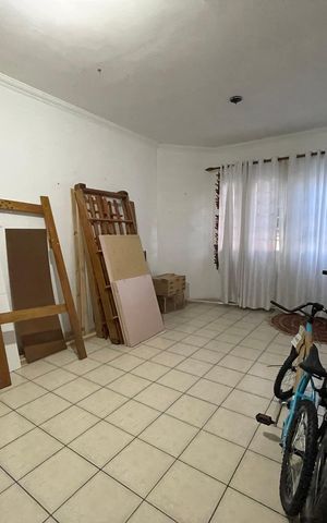 Casa à venda com 170m², 4 quartos e 2 vagas Casa à venda com 170m², 4 quartos e 2 vagasSala