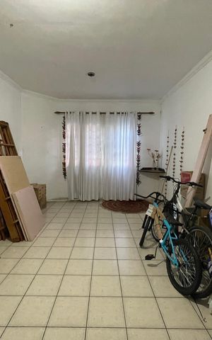 Casa à venda com 170m², 4 quartos e 2 vagas Casa à venda com 170m², 4 quartos e 2 vagasSala