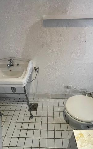 Casa à venda com 170m², 4 quartos e 2 vagas Casa à venda com 170m², 4 quartos e 2 vagasBanheiro 4