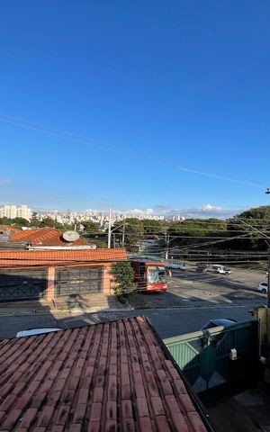Casa à venda com 170m², 4 quartos e 2 vagas Casa à venda com 170m², 4 quartos e 2 vagasVista
