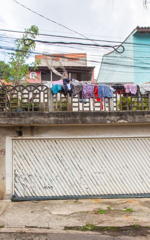 Casa para alugar com 100m², 2 quartos e 2 vagas Casa para alugar com 100m², 2 quartos e 2 vagasFachada