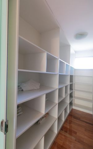 Casa à venda com 607m², 5 quartos e 10 vagas Casa à venda com 607m², 5 quartos e 10 vagasCorredor