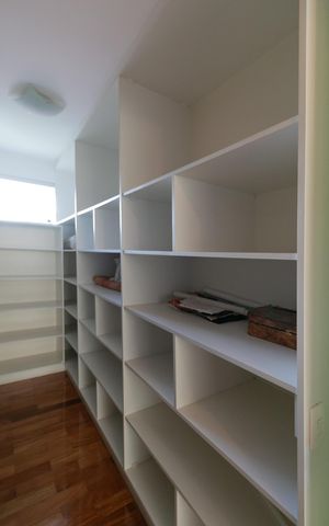 Casa à venda com 607m², 5 quartos e 10 vagas Casa à venda com 607m², 5 quartos e 10 vagasCorredor
