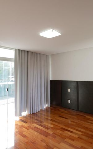 Casa à venda com 607m², 5 quartos e 10 vagas Casa à venda com 607m², 5 quartos e 10 vagasQuarto 2 Suite