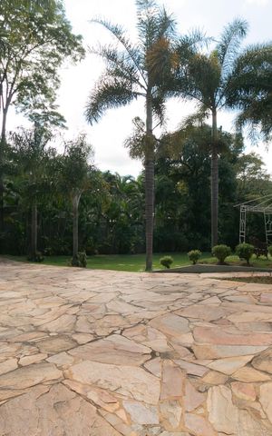 Casa à venda com 607m², 5 quartos e 10 vagas Casa à venda com 607m², 5 quartos e 10 vagasEntrada