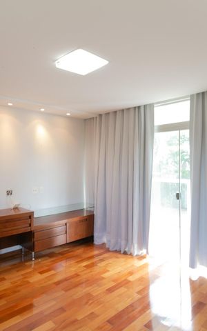 Casa à venda com 607m², 5 quartos e 10 vagas Casa à venda com 607m², 5 quartos e 10 vagasQuarto 2 Suite