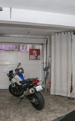 Casa à venda com 160m², 3 quartos e 2 vagas Casa à venda com 160m², 3 quartos e 2 vagasGaragem