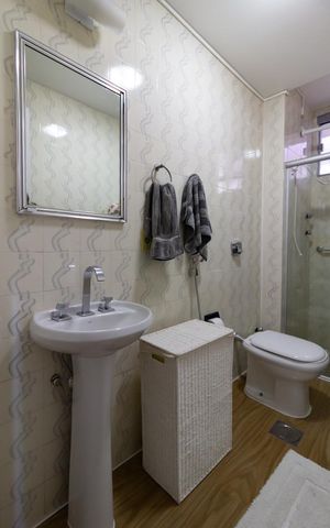 Apartamento à venda com 160m², 4 quartos e 2 vagas Apartamento à venda com 160m², 4 quartos e 2 vagasBanheiro social