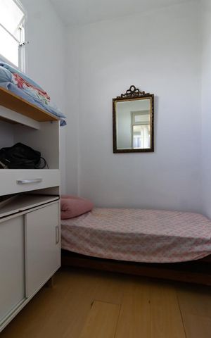 Apartamento à venda com 160m², 4 quartos e 2 vagas Apartamento à venda com 160m², 4 quartos e 2 vagasQuarto de serviço