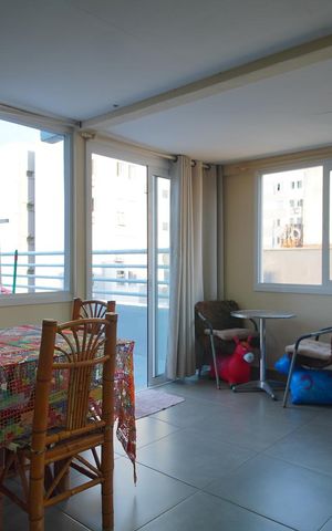 Apartamento à venda com 138m², 2 quartos e 1 vaga Apartamento à venda com 138m², 2 quartos e 1 vagaSala
