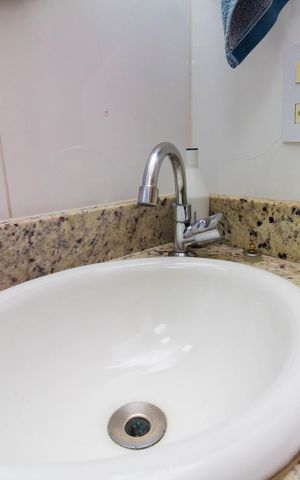 Casa de condomínio à venda com 132m², 3 quartos e 2 vagas Casa de condomínio à venda com 132m², 3 quartos e 2 vagasBanheiro da Suíte
