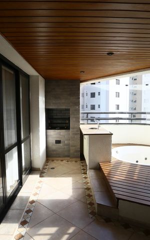Apartamento à venda com 170m², 3 quartos e 3 vagas Apartamento à venda com 170m², 3 quartos e 3 vagasVaranda gourmet