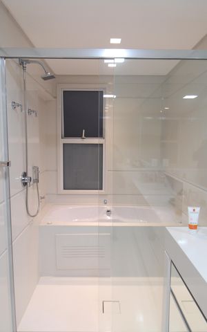 Apartamento à venda com 235m², 2 quartos e 4 vagasQuarto 2 - Banheiro