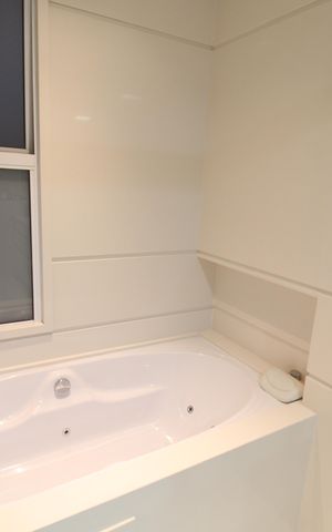 Apartamento à venda com 235m², 2 quartos e 4 vagasQuarto 2 - Banheiro