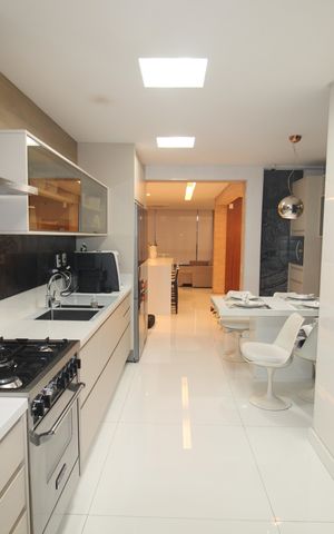Apartamento à venda com 235m², 2 quartos e 4 vagasCozinha