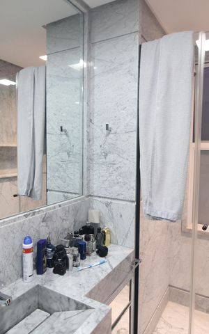 Apartamento à venda com 235m², 2 quartos e 4 vagasBanheiro Social
