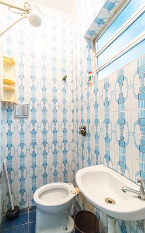 Casa à venda com 500m², 3 quartos e 2 vagas Casa à venda com 500m², 3 quartos e 2 vagasBanheiro de serviço