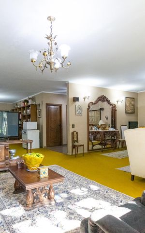 Casa à venda com 500m², 3 quartos e 2 vagas Casa à venda com 500m², 3 quartos e 2 vagasSala
