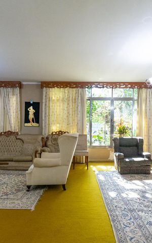 Casa à venda com 500m², 3 quartos e 2 vagas Casa à venda com 500m², 3 quartos e 2 vagasSala