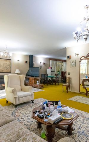 Casa à venda com 500m², 3 quartos e 2 vagas Casa à venda com 500m², 3 quartos e 2 vagasSala