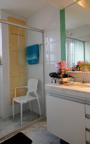 Apartamento à venda com 200m², 5 quartos e 4 vagasBanheiro da Suíte 1