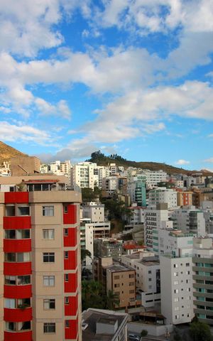 Apartamento à venda com 200m², 5 quartos e 4 vagasVista da Suíte 2