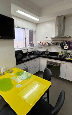 Apartamento à venda com 156m², 3 quartos e 3 vagas Apartamento à venda com 156m², 3 quartos e 3 vagasCozinha