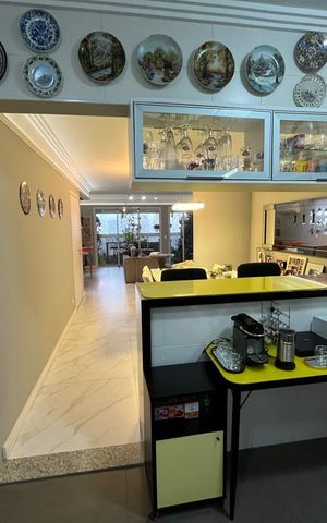 Apartamento à venda com 156m², 3 quartos e 3 vagas Apartamento à venda com 156m², 3 quartos e 3 vagasCozinha
