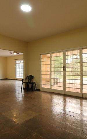 Casa para alugar com 440m², 6 quartos e 7 vagas Casa para alugar com 440m², 6 quartos e 7 vagasSala