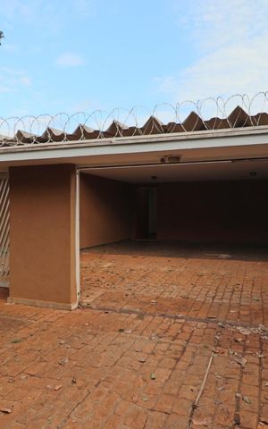 Casa para alugar com 440m², 6 quartos e 7 vagas Casa para alugar com 440m², 6 quartos e 7 vagasFachada