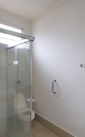 Casa para alugar com 440m², 6 quartos e 7 vagas Casa para alugar com 440m², 6 quartos e 7 vagasBanheiro da Suíte 2