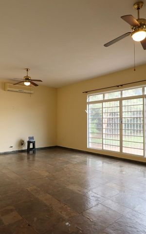 Casa para alugar com 440m², 6 quartos e 7 vagas Casa para alugar com 440m², 6 quartos e 7 vagasSala