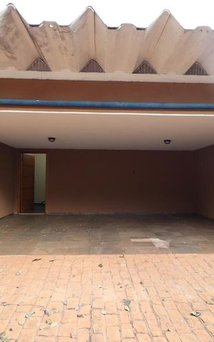 Casa para alugar com 440m², 6 quartos e 7 vagas Casa para alugar com 440m², 6 quartos e 7 vagasGaragem
